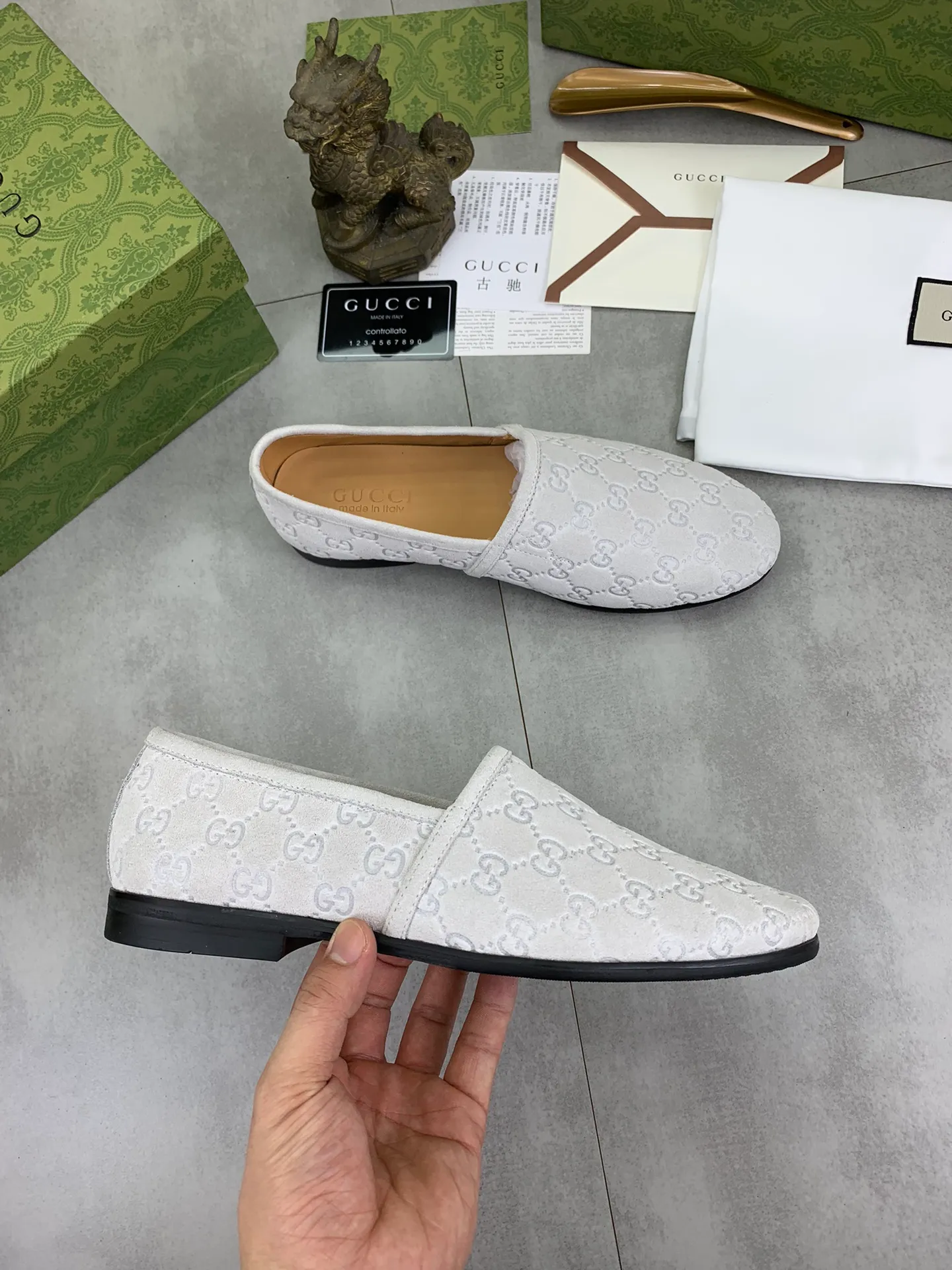 Men's Men's Shoes 💰P500💰【New Style】Water-dyed Niuli Gucci's most popular selection of lazy slip-on leather shoes (Gucci) official website latest Gucci lazy leather shoes, hot style 💥 simple and elegant style, exclusive for trendy men. Unique official website latest brand original double G embossing Elements 👑 Original Gucci decoration, fashionable and elegant, fabric original calfskin ✅ fully imported first-layer cowhide lining, official website designated wear-resistant, rubber business outsole, classic model taken at the counter in real life 🎬38-44 Various colors available